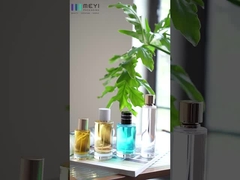 香水蓋付きの香水ボトル